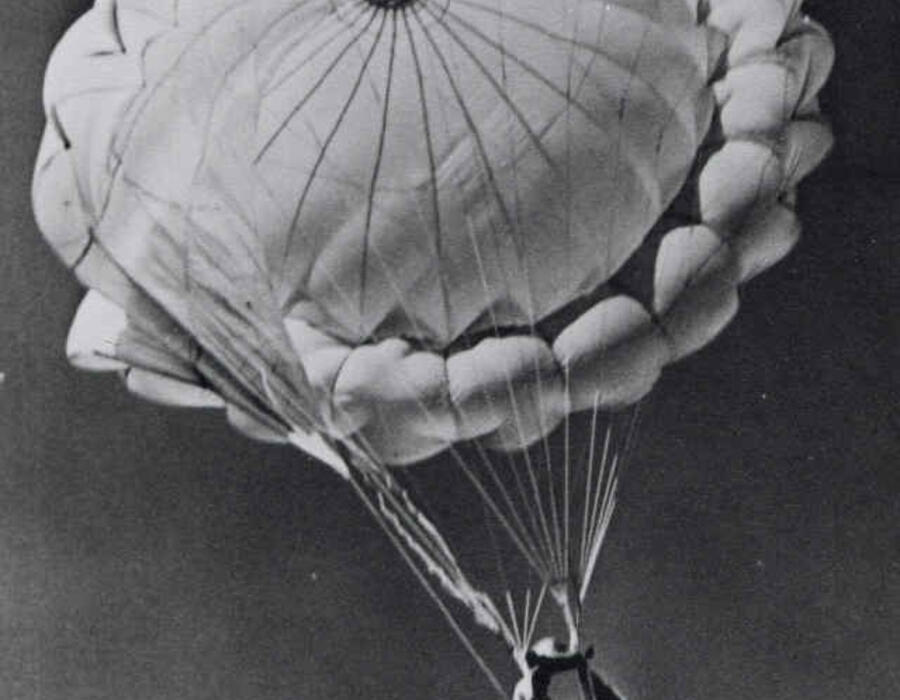 eagle_parachute_1944.jpg