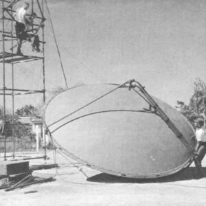 pg12.jpginstalling_inflatable_antenna_for_a_mobile_radio_tropospheric_scatter_terminal.jpg