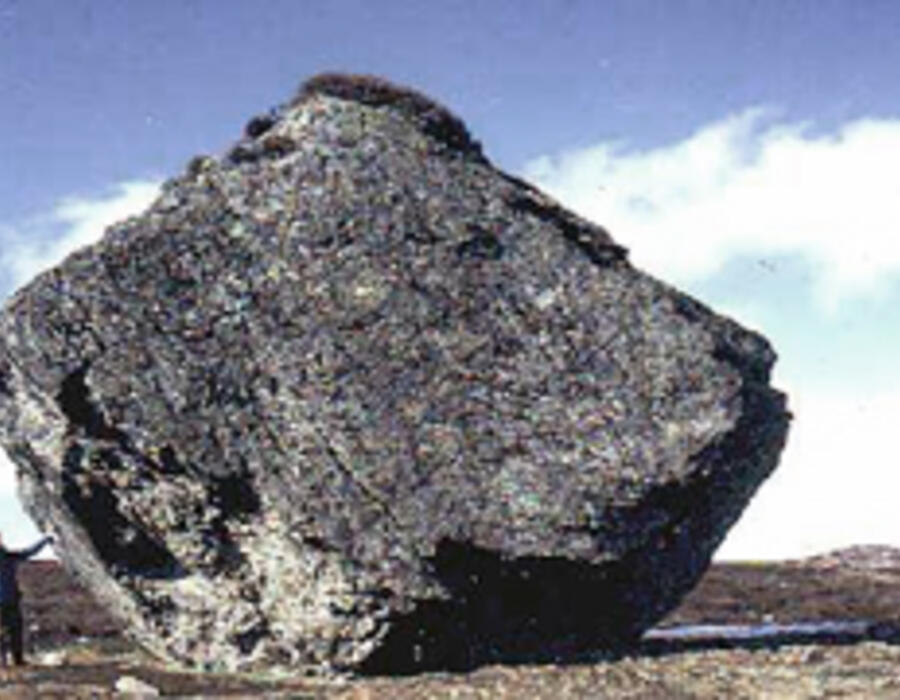 rocking_stone_of_st._fillans.jpg